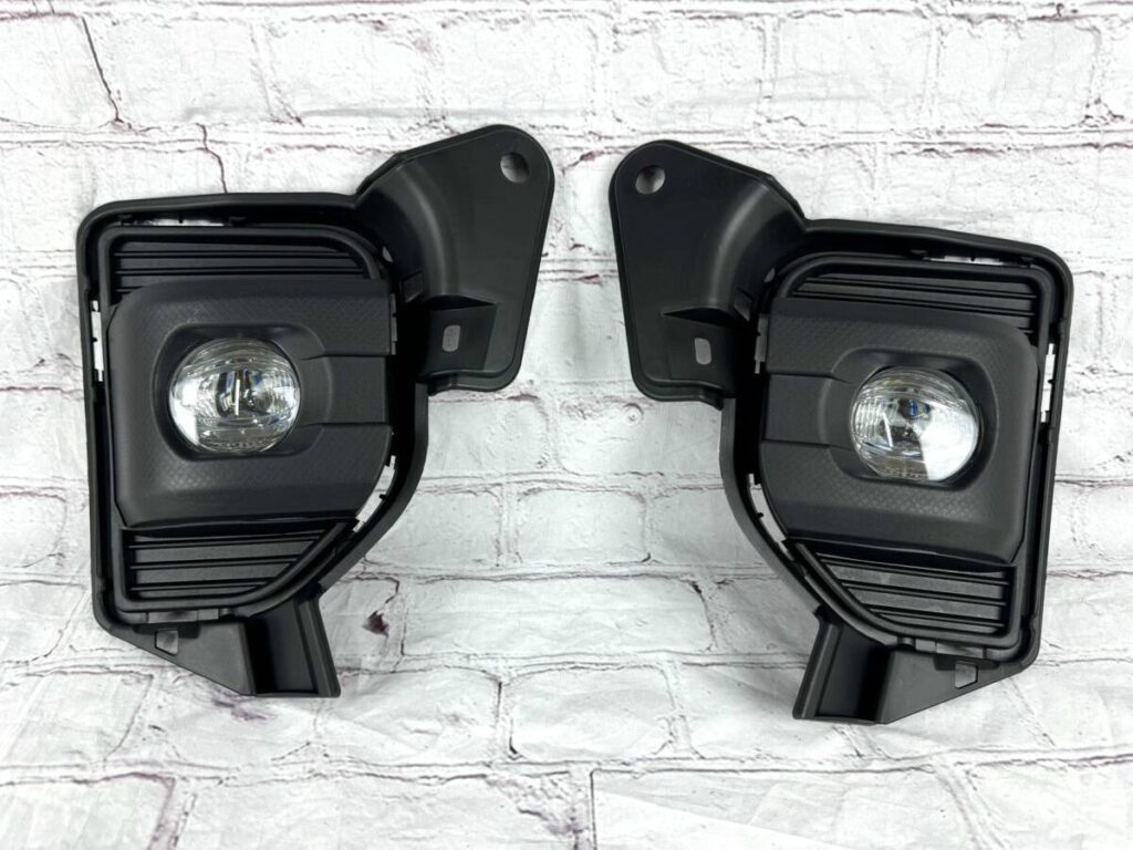 Toyota Hiace – Genuine Fog Lamps